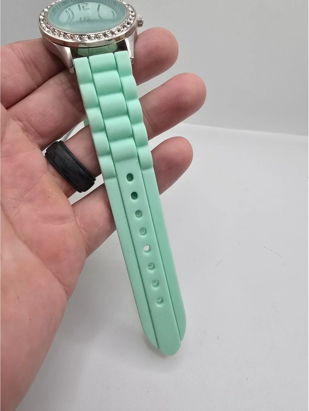 Women’s Analog Watch Rhinestone Bezel Green Dial Silver Case Green Silicone